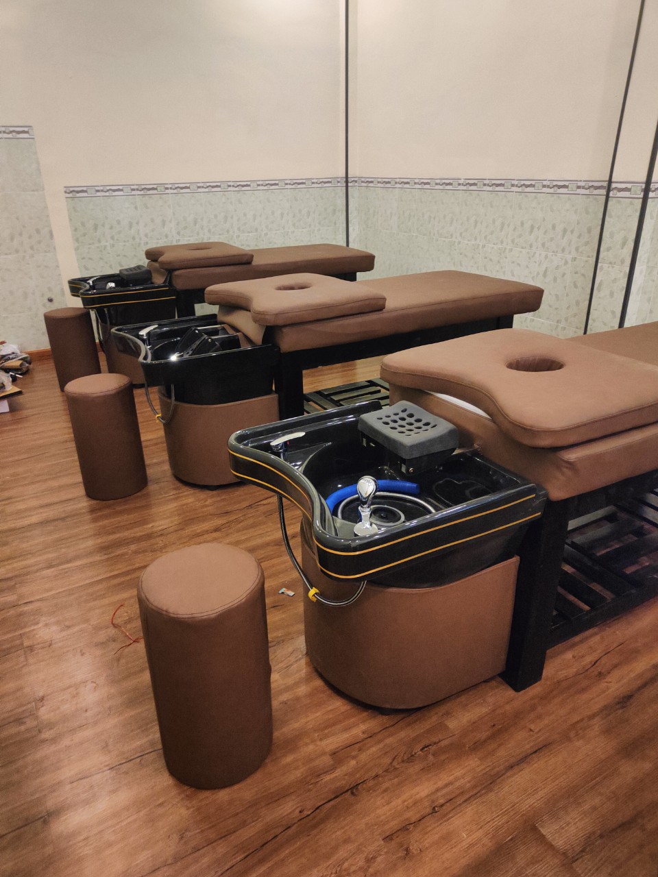 Giường gội đầu 2in1 bồn sứ tai thỏ giá rẻ màu nâu